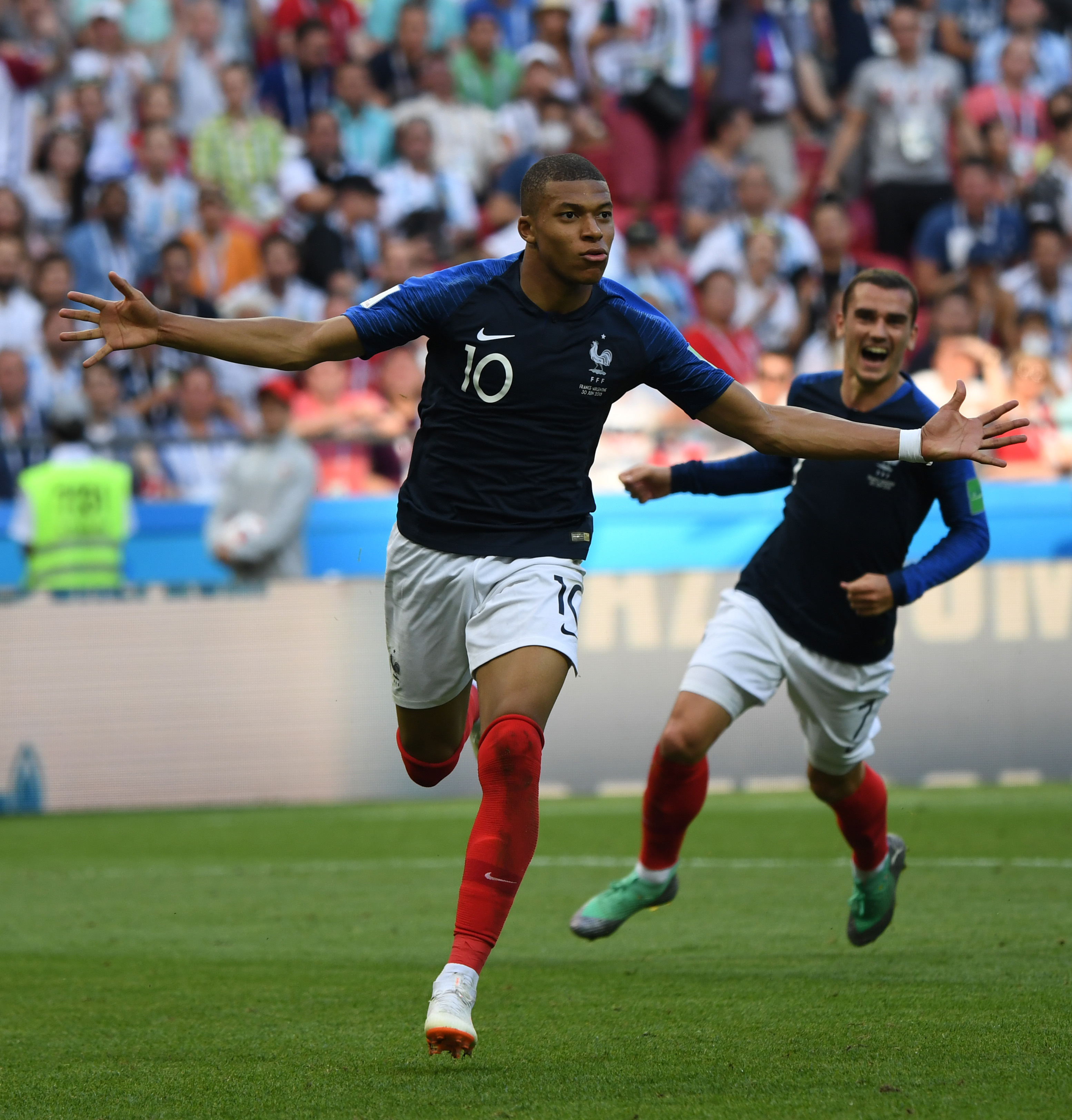 马克西姆：我曾为德泽尔比与萨索洛闹翻，愿追随他到任何地方（马克西姆：曾为德泽尔比与萨索洛翻脸，愿随他至天涯海角）