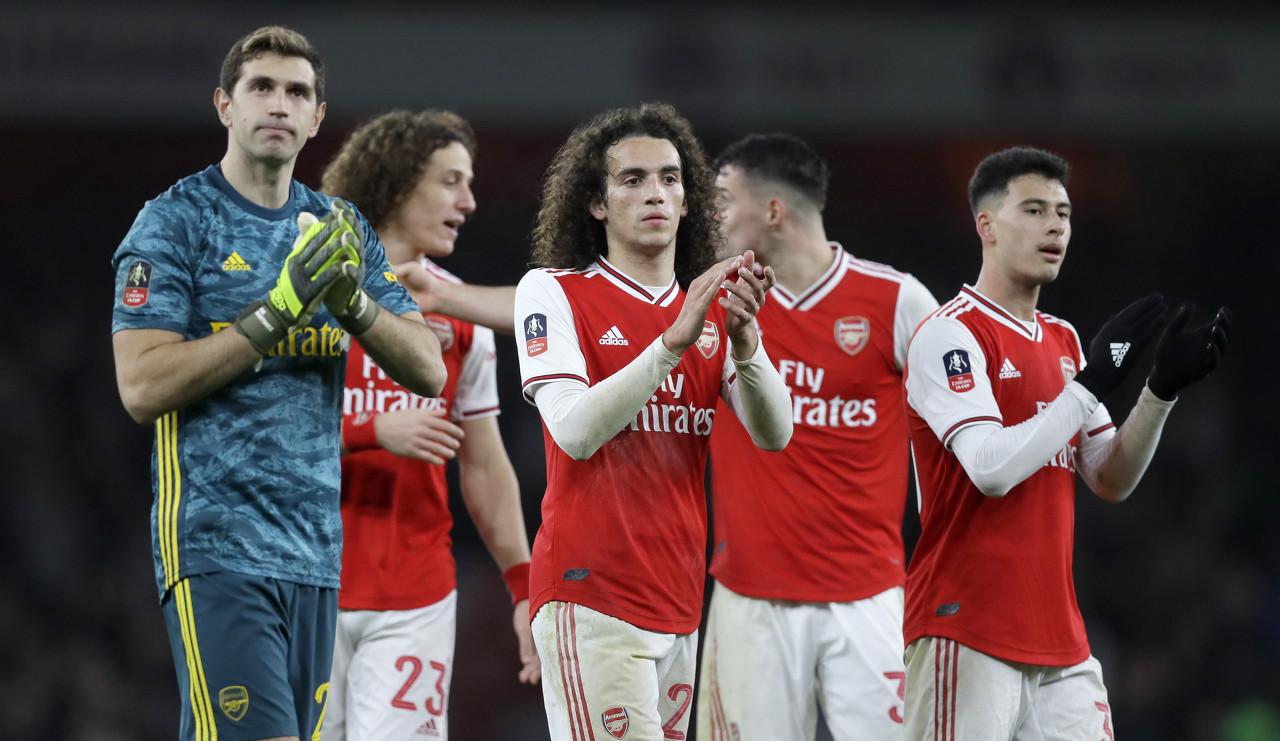 比赛集锦：拉齐奥2-0莱切（拉齐奥2-0莱切精彩回顾）