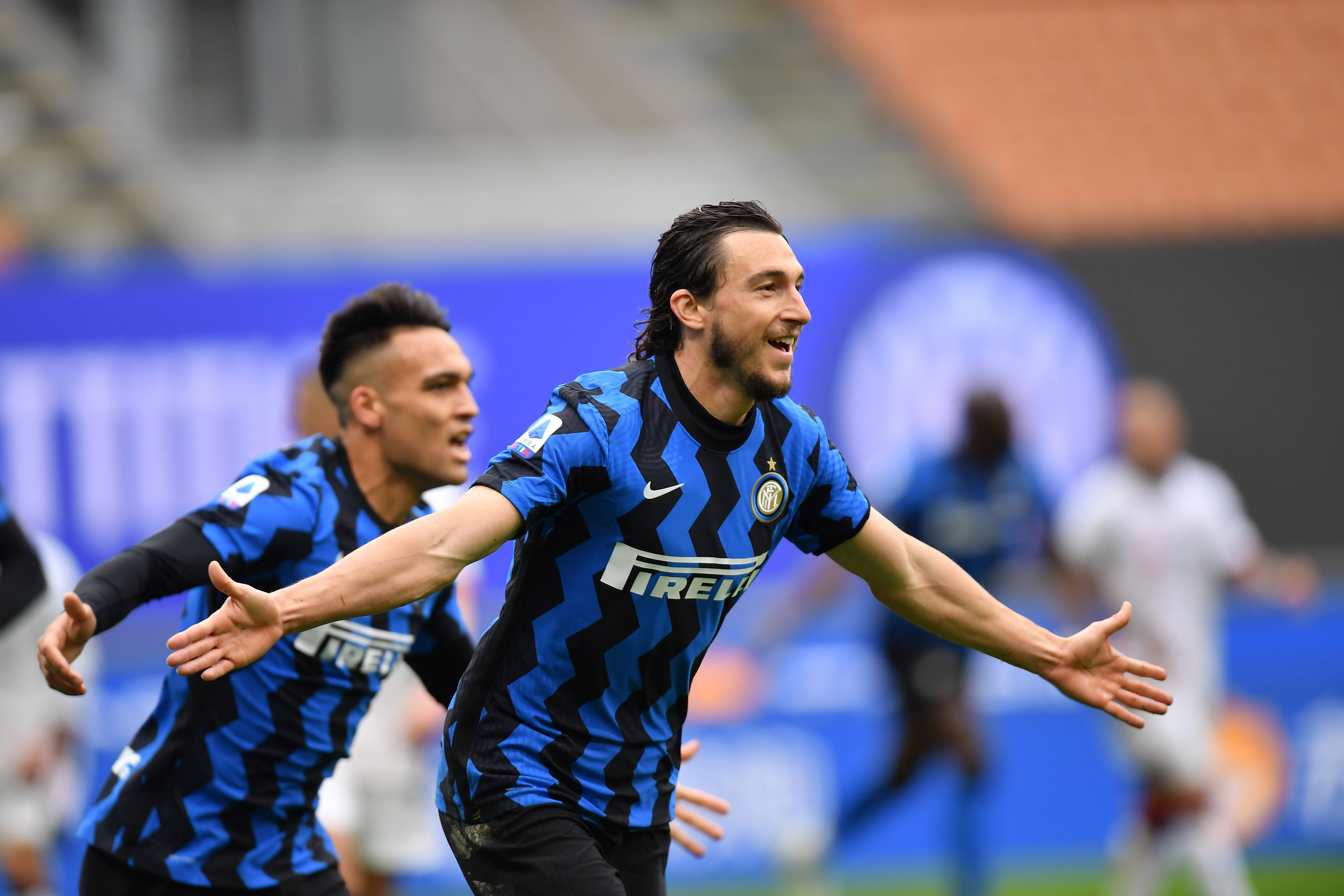 哈登新赛季助攻榜领跑联盟（哈登新季助攻数高居联盟榜首）