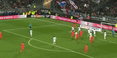 迪亚斯本赛季19场已送出6次助攻，超过上赛季整个赛季