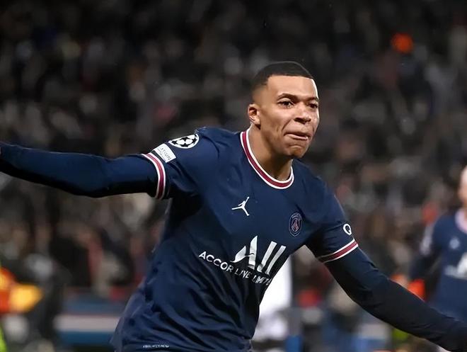 国脚恢复训练，伤病情况明显好转（国脚重返训练场，伤情显著改善）