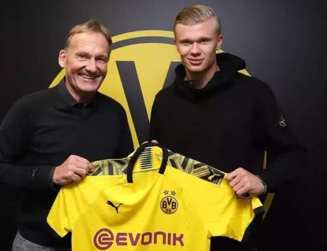 加比亚抱怨对手拖延时间，主裁：补时给了，你们想要15分钟吗（加比亚不满对手拖延，主裁回应：补时已给，还想要15分钟？）