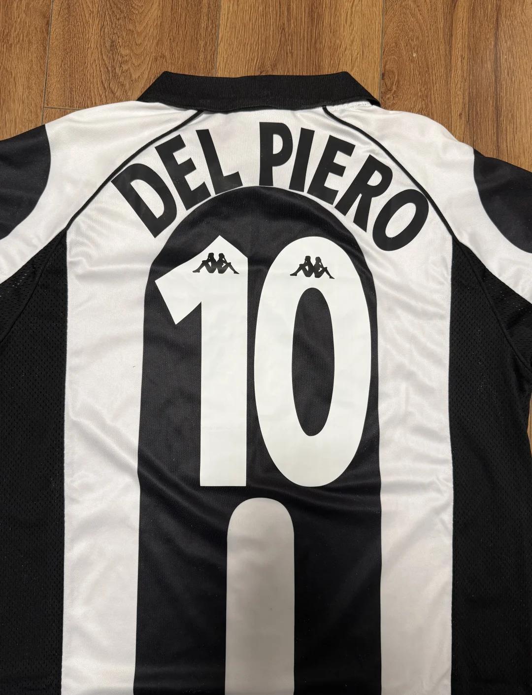 MVP👍对手疑似晕厥倒地，18岁武什科维奇火速救助，防止他窒息（展现MVP风范：对手疑似晕厥倒地，18岁武什科维奇火速施救避免窒息）