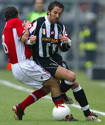 罗马3-1客胜克雷莫内塞登顶意甲，苏莱、埃文-弗格森、利马破门（罗马客场3-1力克克雷莫内塞登顶意甲，苏莱、埃文-弗格森与利马相继破门）