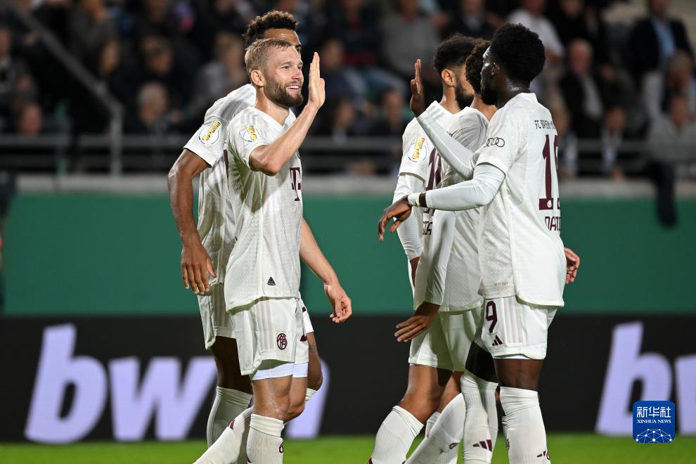 周日西甲裁判：胡安-马丁内斯执法皇马，阿尔韦罗拉执法巴萨（周日西甲裁判安排：胡安-马丁内斯吹罚皇马，阿尔韦罗拉吹罚巴萨）