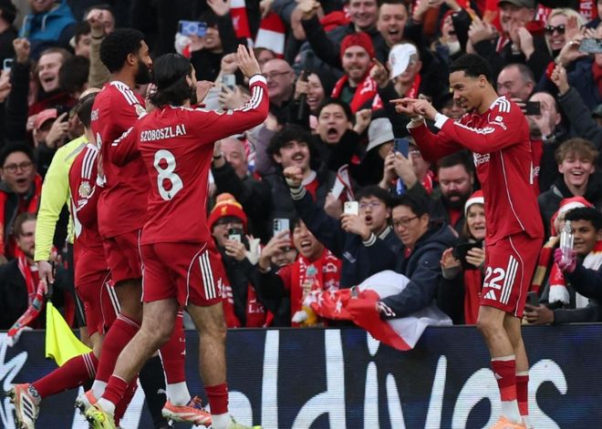 韩足晚报（2025.12.13）金泉和尚武明年恐迎来双输（韩国足坛晚报（2025.12.13）：金泉与尚武明年恐双双失利）