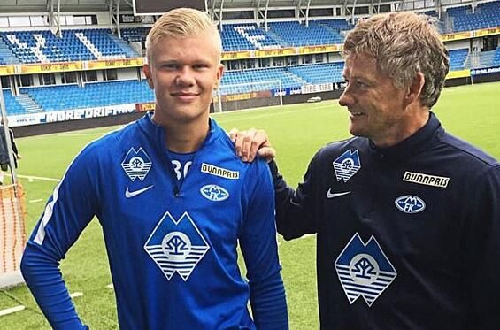 球星突破防线送出助攻