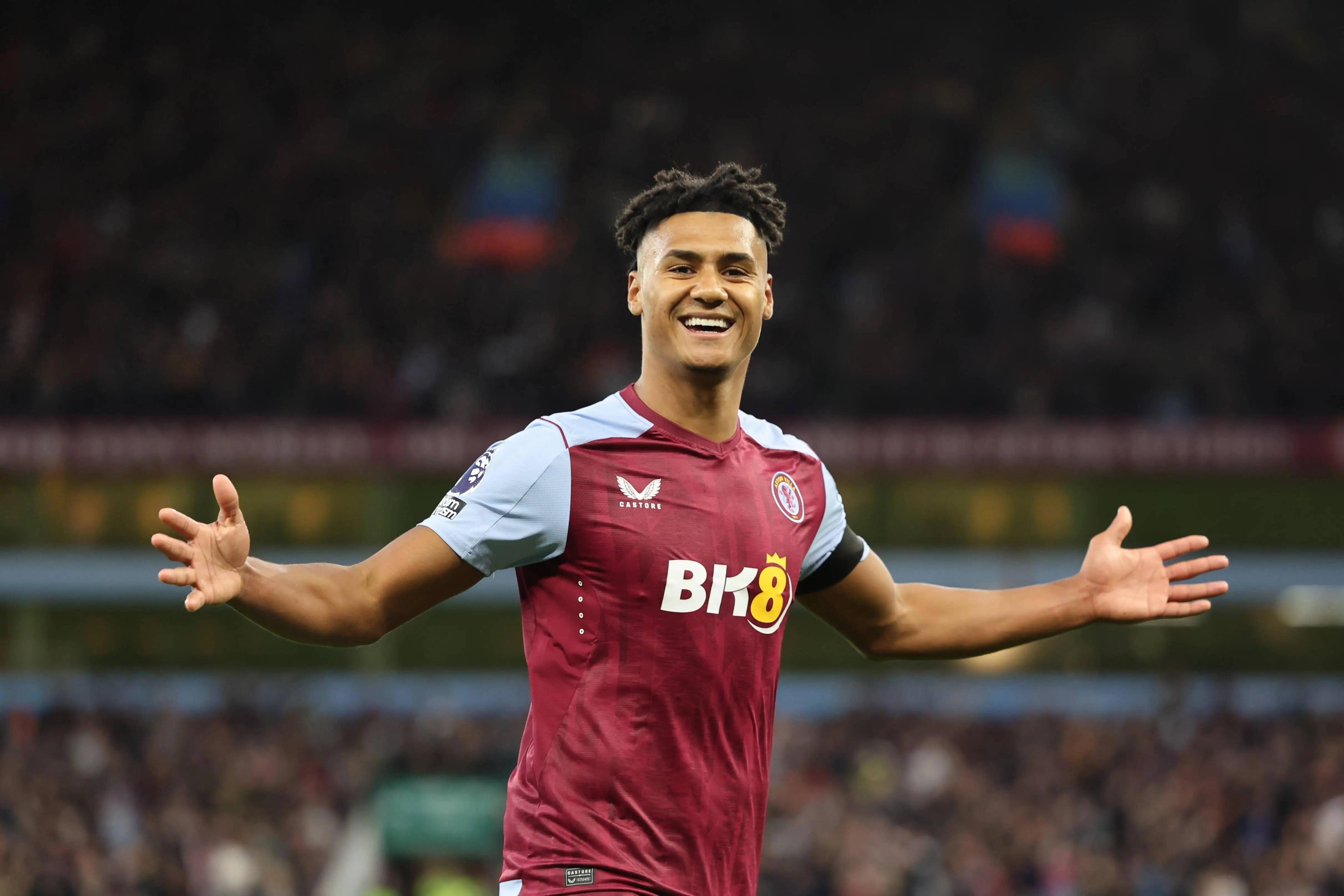 詹姆斯高空接力扣篮，点燃全场（詹姆斯空接重扣，全场沸腾）