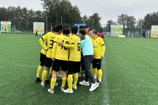 脱南美入欧？阿迪达斯官网售卖的阿根廷球衣错配成欧预赛臂章（阿迪达斯官网闹乌龙：阿根廷球衣误配欧预赛臂章）