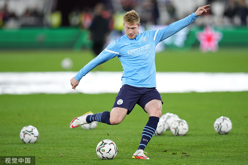 记者：弗拉霍维奇遭佛罗伦萨球迷种族歧视侮辱，导致比赛中断（弗拉霍维奇遭佛罗伦萨球迷种族歧视，比赛一度中断）