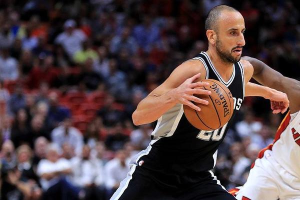 记者：尤文最多500-600万欧年薪续约DV9，球员要求大笔签字费（消息称尤文与DV9续约年薪最多500-600万欧，球员还索要高额签字费）