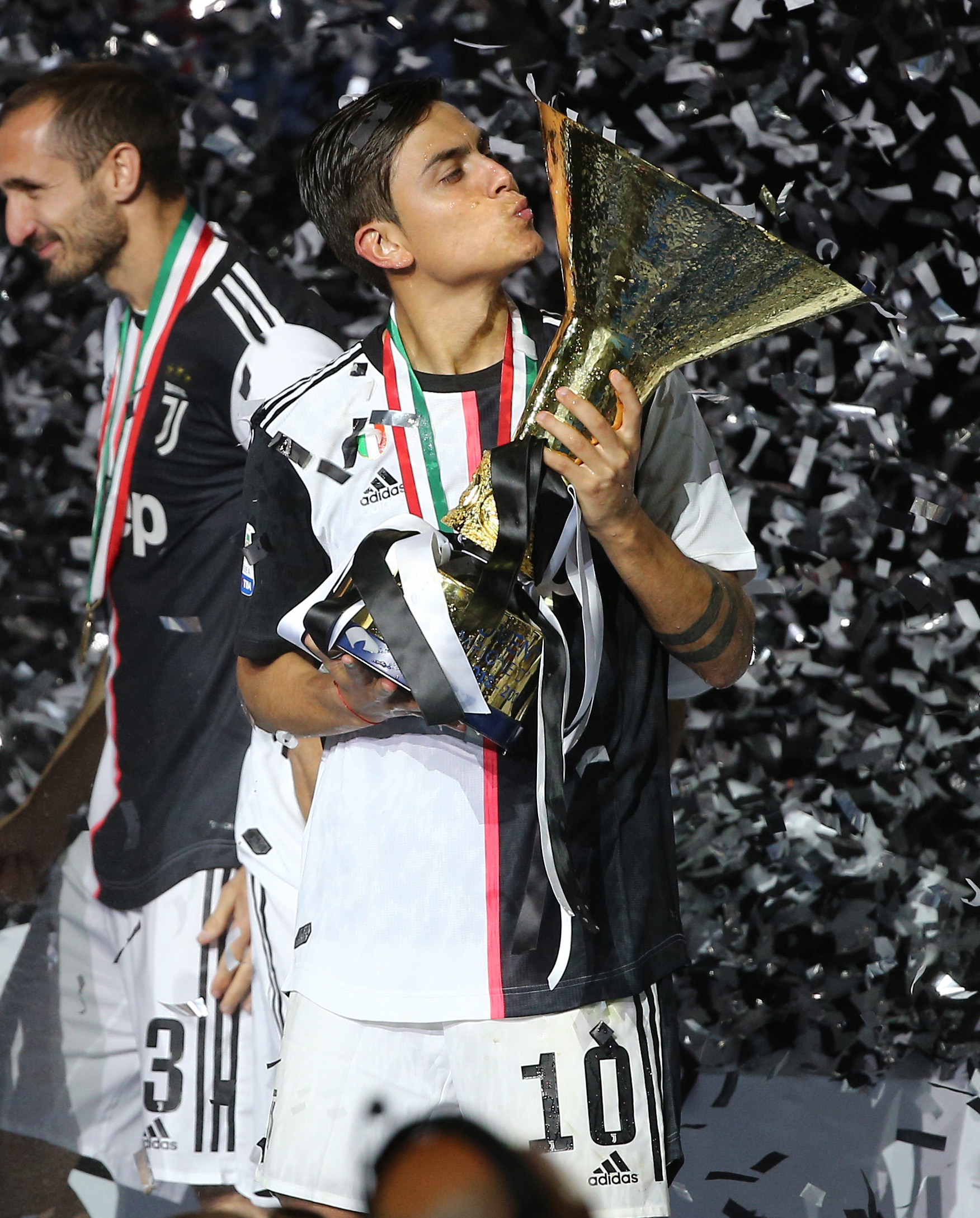 于帕：合同问题不会影响我；坎特让法国队的防守更有保障（于帕称合同事宜不影响状态，坎特回归令法国队防守更加稳固）