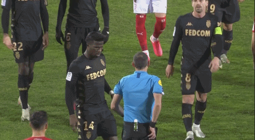 西甲半场：久保建英补时头球建功，皇家社会1-0莱万特（半场战报：久保建英补时头槌破门，皇家社会暂1-0领先莱万特）