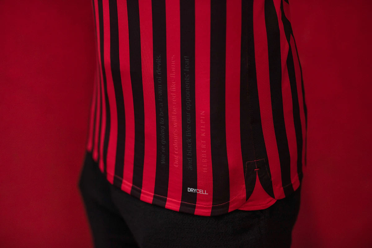 Shams：布克遭遇右腹股沟拉伤，一周后重新接受评估（Shams：布克右腹股沟拉伤，一周后复查）